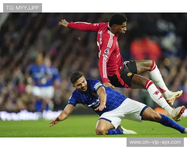 拉什福德禁区外劲射破门曼联领先